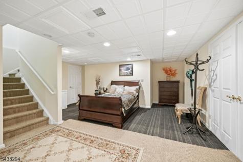 14 Bluffs Court Hamburg NJ 07419