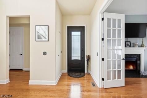 14 Bluffs Court Hamburg NJ 07419