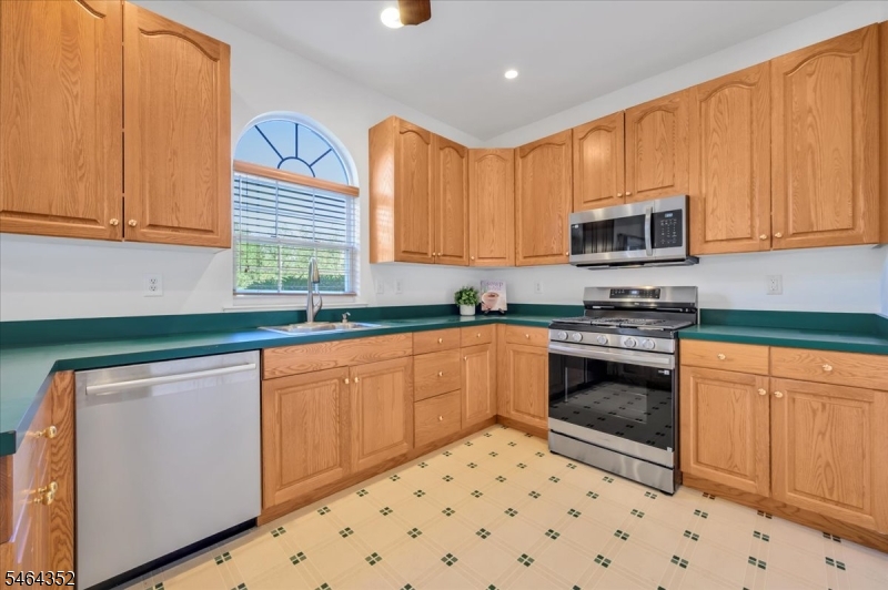 21 Reinhart Way Bridgewater NJ 08807