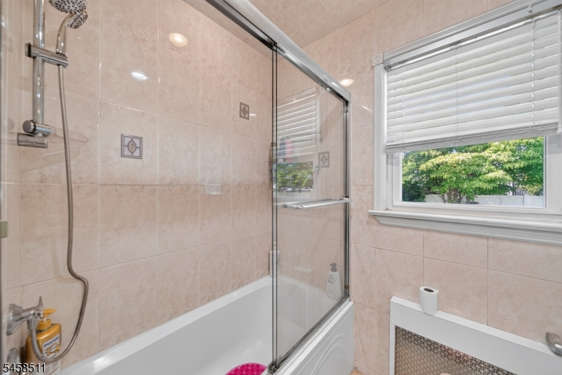 47 Albert Avenue Edison NJ 08837