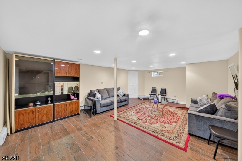 47 Albert Avenue Edison NJ 08837