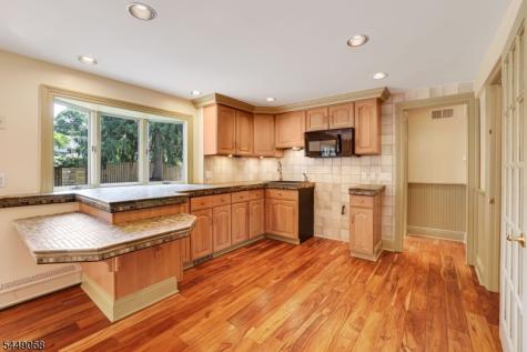 4 4TH Street Pequannock NJ 07440