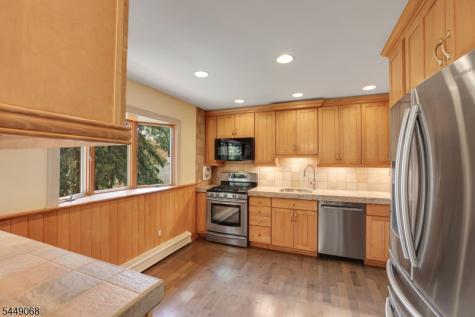 4 4TH Street Pequannock NJ 07440