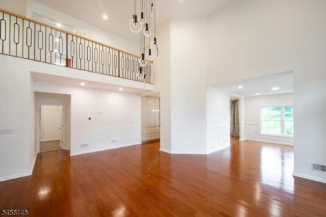24 Bluffs Court Hamburg NJ 07419