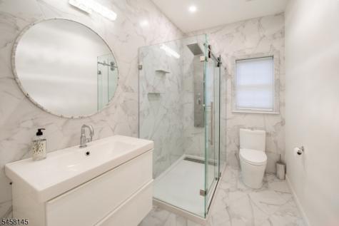 24 Bluffs Court Hamburg NJ 07419