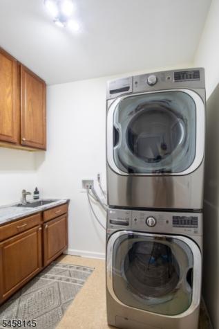 24 Bluffs Court Hamburg NJ 07419