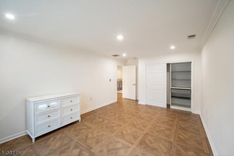 24 Bluffs Court Hamburg NJ 07419