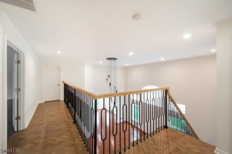24 Bluffs Court Hamburg NJ 07419