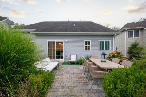 24 Bluffs Court Hamburg NJ 07419