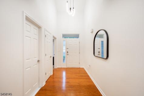 24 Bluffs Court Hamburg NJ 07419