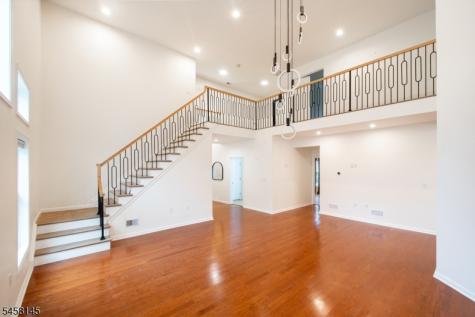 24 Bluffs Court Hamburg NJ 07419