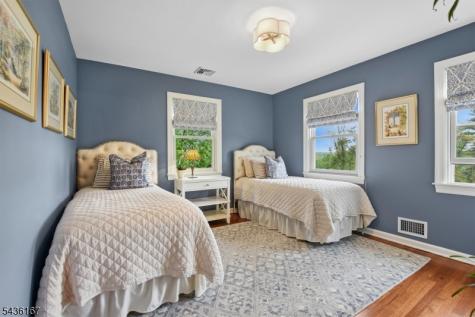 41 Farmersville Road Tewksbury NJ 07830