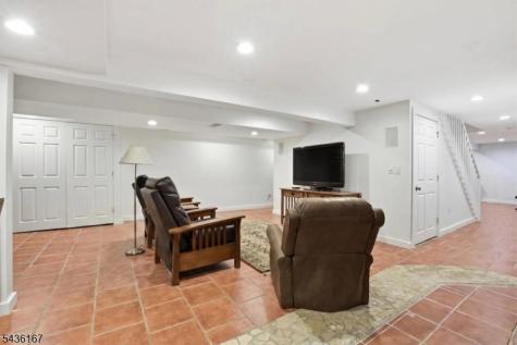 41 Farmersville Road Tewksbury NJ 07830