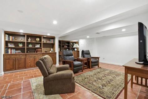 41 Farmersville Road Tewksbury NJ 07830