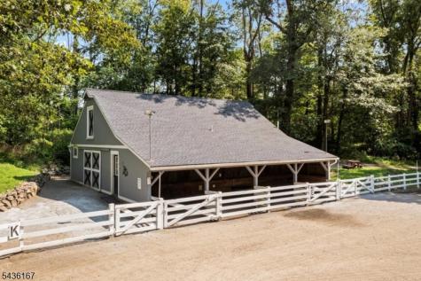 41 Farmersville Road Tewksbury NJ 07830