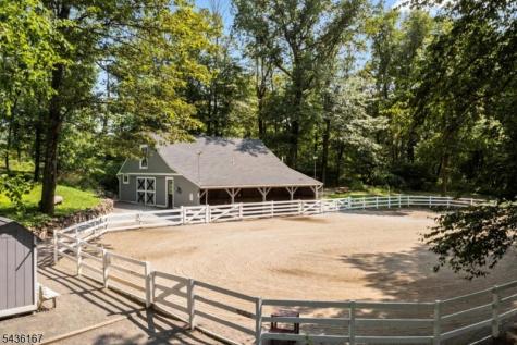 41 Farmersville Road Tewksbury NJ 07830