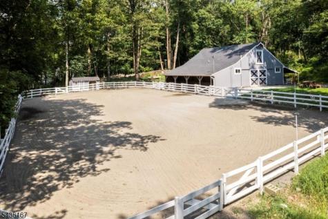 41 Farmersville Road Tewksbury NJ 07830