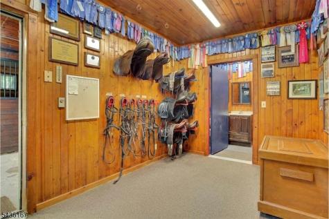 41 Farmersville Road Tewksbury NJ 07830