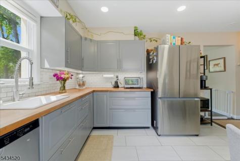 366 Maplewood Avenue Kenilworth NJ 07033
