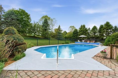 8 Links Court Sparta NJ 07871