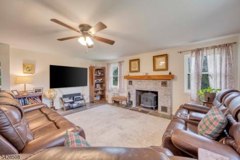 326 Riegelsville Road Holland NJ 08848