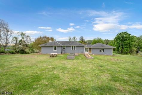 326 Riegelsville Road Holland NJ 08848