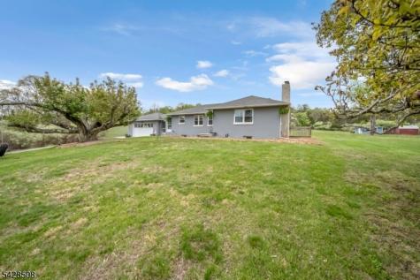 326 Riegelsville Road Holland NJ 08848