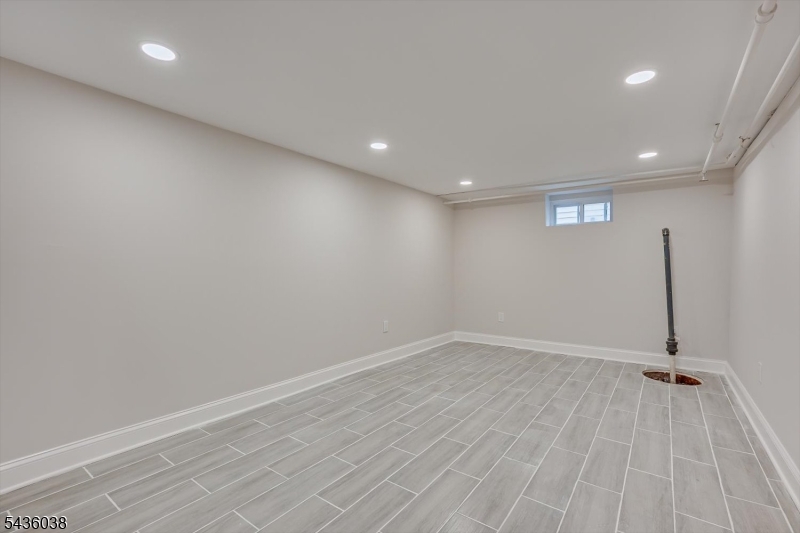 311 W 3rd Avenue Roselle NJ 07203