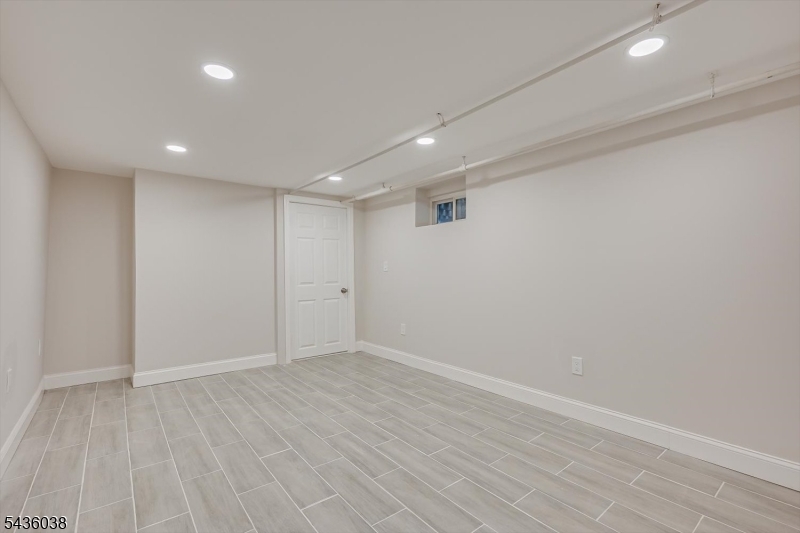 311 W 3rd Avenue Roselle NJ 07203