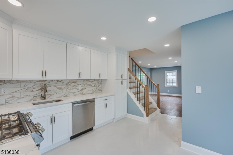 311 W 3rd Avenue Roselle NJ 07203