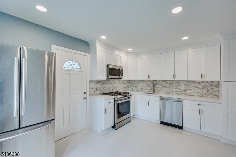 311 W 3rd Avenue Roselle NJ 07203