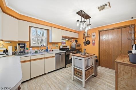 12 Pleasant View Drive West Milford NJ 07480