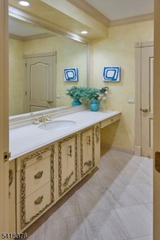 15 Michelle Way Montville NJ 07058