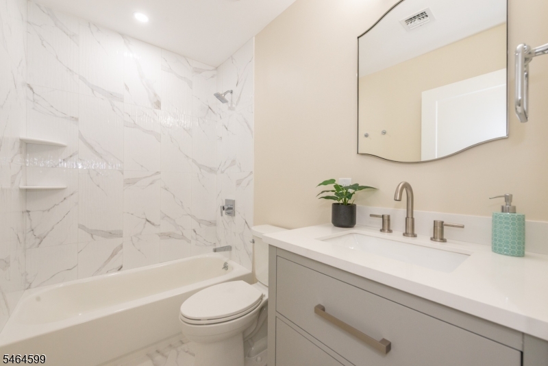 204 Idalroy Trail Hopatcong NJ 07843