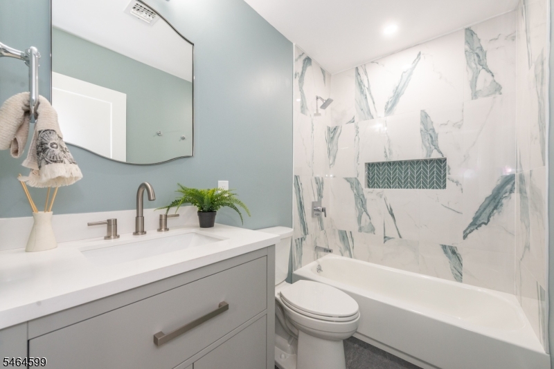 204 Idalroy Trail Hopatcong NJ 07843