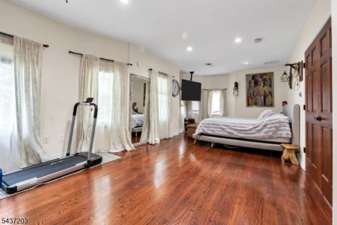 153 Mt Vernon Street Ridgefield Park Village NJ 07660