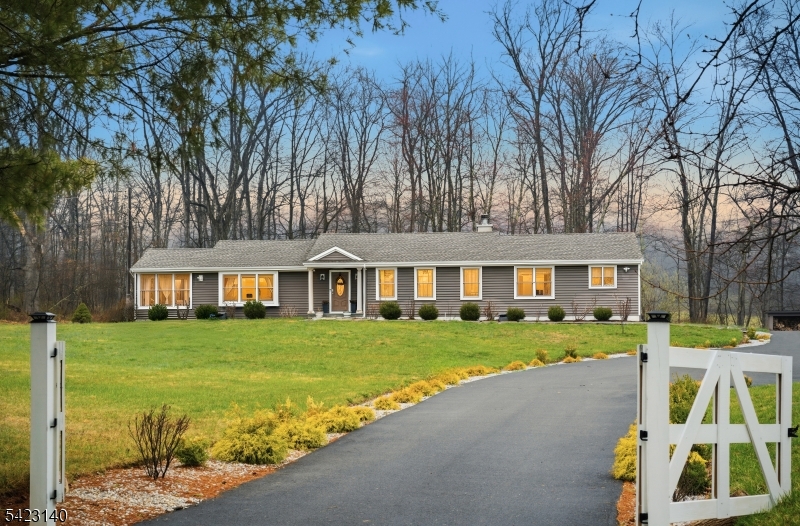 17 Fairmount Road W Tewksbury NJ 07830