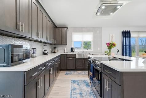 17 Fairmount Road W Tewksbury NJ 07830