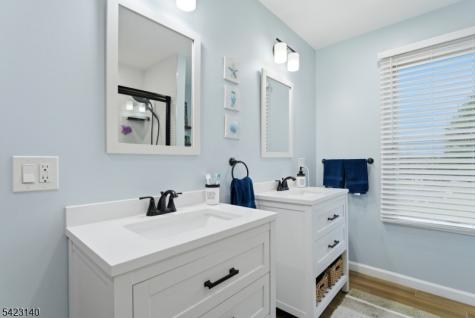 17 Fairmount Road W Tewksbury NJ 07830