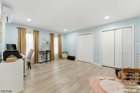 17 Fairmount Road W Tewksbury NJ 07830