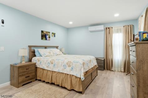 17 Fairmount Road W Tewksbury NJ 07830