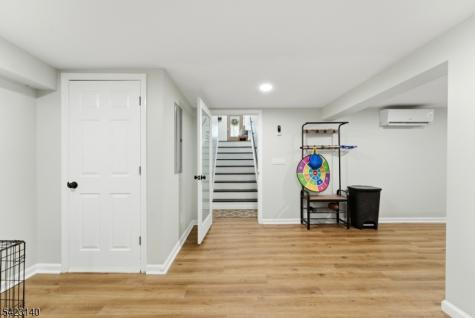 17 Fairmount Road W Tewksbury NJ 07830