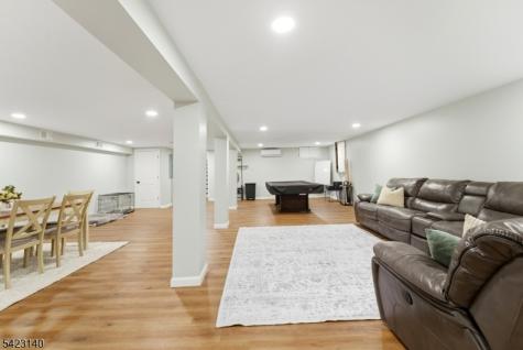 17 Fairmount Road W Tewksbury NJ 07830