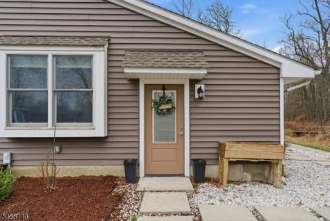 17 Fairmount Road W Tewksbury NJ 07830