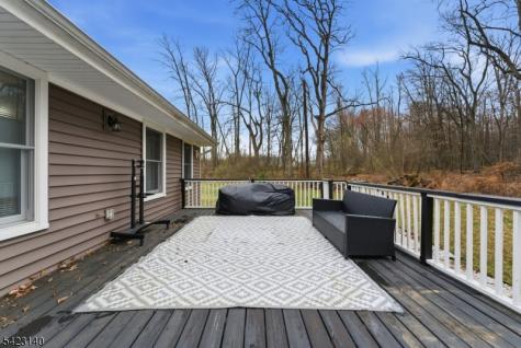 17 Fairmount Road W Tewksbury NJ 07830