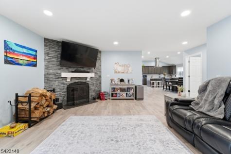 17 Fairmount Road W Tewksbury NJ 07830