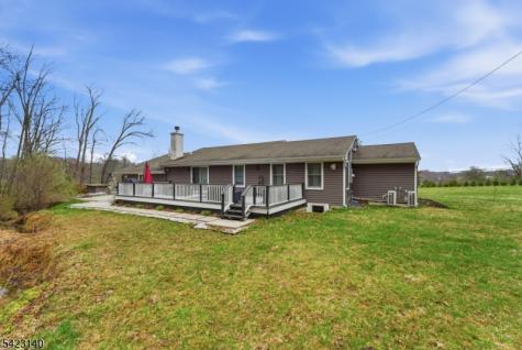 17 Fairmount Road W Tewksbury NJ 07830