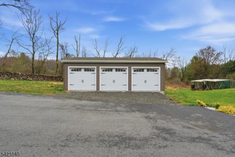 17 Fairmount Road W Tewksbury NJ 07830