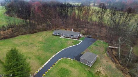 17 Fairmount Road W Tewksbury NJ 07830