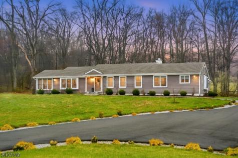 17 Fairmount Road W Tewksbury NJ 07830